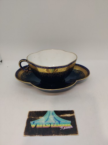 Tasse sous quadrilobe - et,