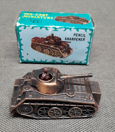 Tank militaire taille crayon - tank,
