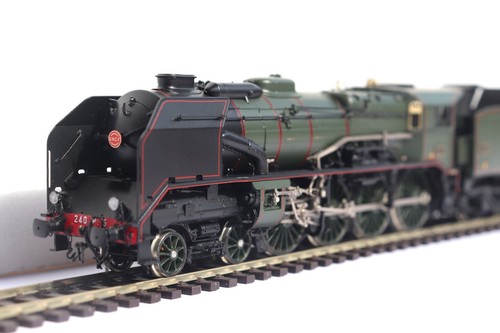 Locomotive vapeur 240 15 - locomotive,