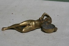 coupelle en bronze femme nue allongée signé Bourdeix.