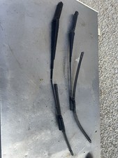 AUDI A1 8X PAIR OF FRONT WINDSCREEN WIPER ARMS LEFT & RIGHT 8X2955407A 2012