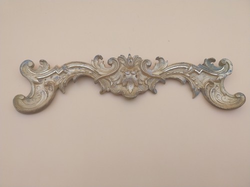 Fronton bronze ornements