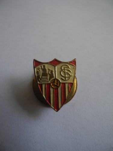Ancienne boutonnière foot - boutonnière,