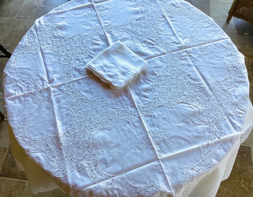 Ancienne nappe ronde brodée - , +