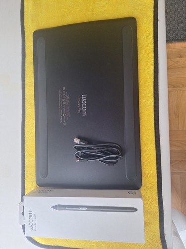 Tablette wacom intuos pro - wacom, m