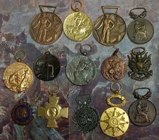 LOT DE 14 MÉDAILLES ET