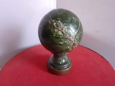 grosse boule d'escalier en