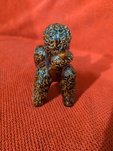 Statuette chien caniche - , en