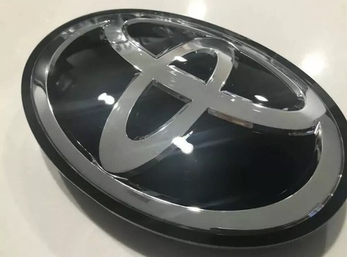 Toyota front grille emblems - front,