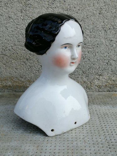 Ancien buste poupée