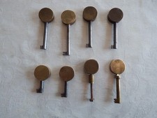 Lot de 8 Anciennes Clés de
