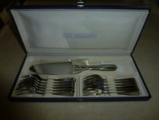 COFFRET COUVERTS A DESSERT 12