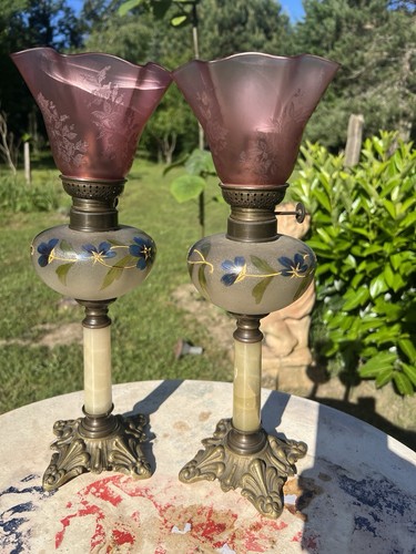 Paire lampe pétrole - lampe, a