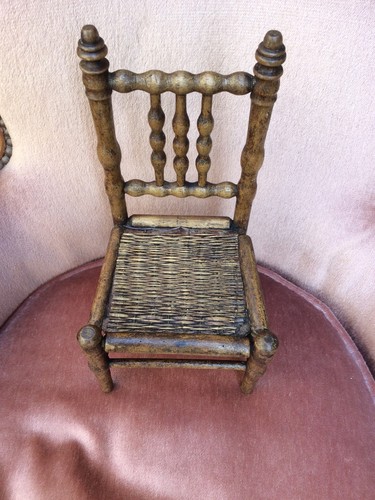 Ancienne petite chaise - ancienne,