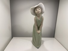 Figurine en porcelaine de