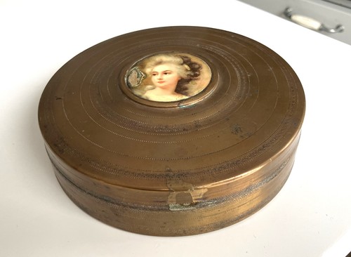 Boite ronde ancienne - ronde, laiton