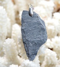 Ardoise bleue 31 carats - pendentif pierre naturelle - Nozay, France // CN32