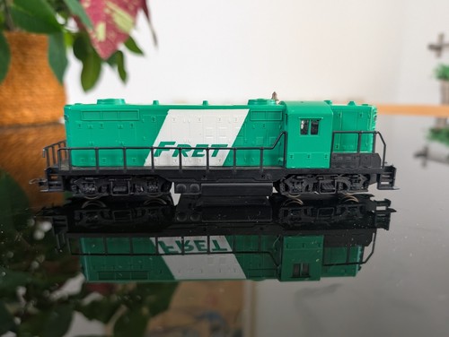 Locomotive diesel mehano - locomotive, gp18