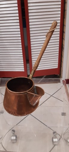Ancienne casserole cuivre avec