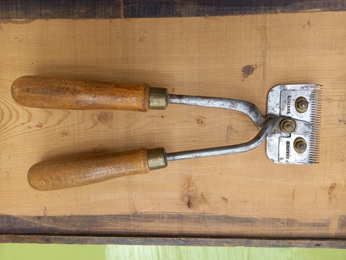 Ancien outil ancienne tondeuse - outil,
