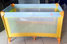 lit parapluie avec son sac de