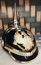 Casque à pointes en cuir