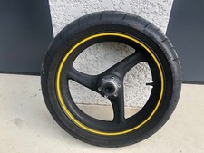 UNE JANTE ROUE AVANT AVEC PNEU