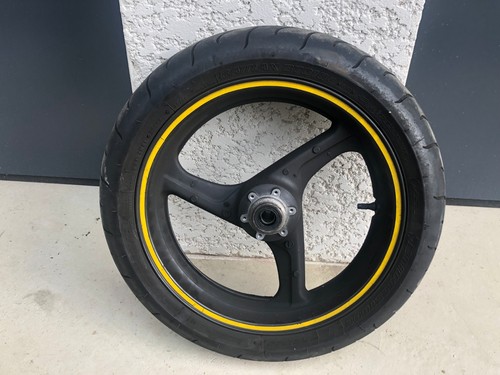 Une jante roue avant avec - jante,