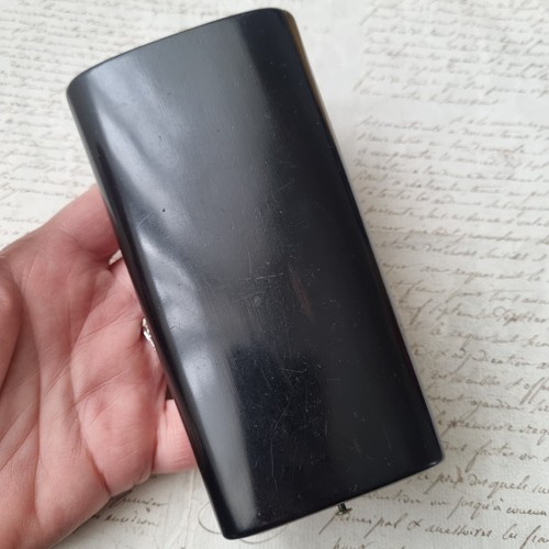 Etui couture ebène - À,