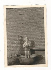 7/443 Photo Enfant Baignoire - Bad Badeanstalt Maillot de Bain Clinker - Mur
