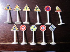 1/43 LOT DE 11 PANNEAUX DE