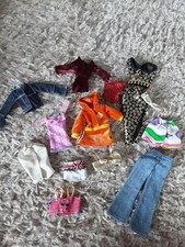 Lot Vêtements Barbie Et Autres 