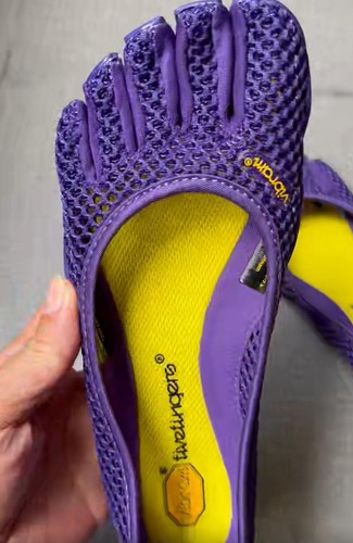 Vibram five fingers - vibram, yoga