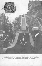 CPA 75 PARIS XVIIe LUNA PARK ARRIVEE D'UNE DAME SUR LE TAPIS ROULANT