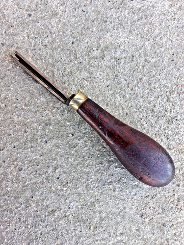 Ancien abat carre - carre, outil