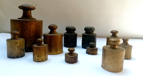 Lot anciens poids en - de,