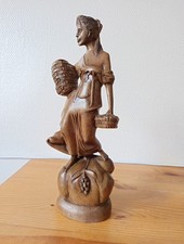 Sculpture en bois signée