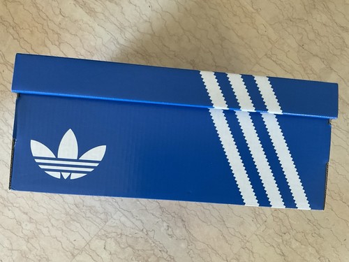 Adidas boîte chaussures - adidas:,