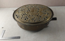 Ancienne bassinoire avec