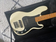 GUITARE BASSE SX VINTAGE PRECISION SHORT SCALE AVEC FLY CASE TRES BON ETAT