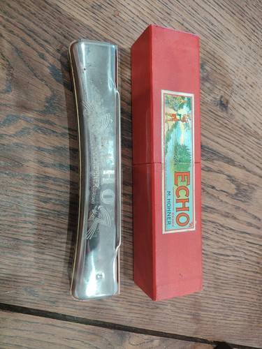 Ancien harmonica tremolo
