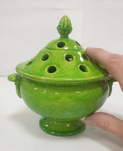 Pot couvert pique fleurs - pot,