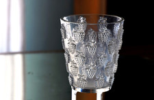 René Lalique | pressed glass "grape washer" vase, model "Malaga" - circa 1937
