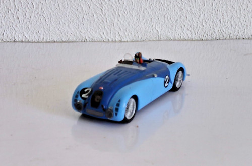 Voiture ixo altaya - 1/43,