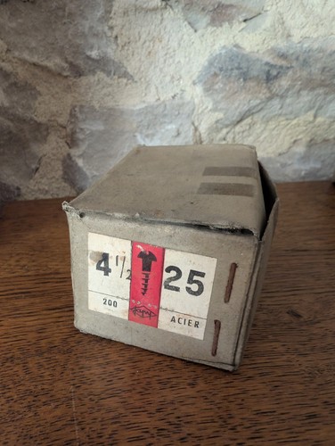 Boîte 200 vis bois - 200, ancienne
