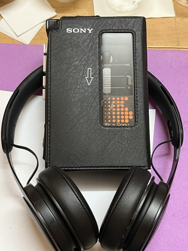 Sony portable cassette - 🟡sony,