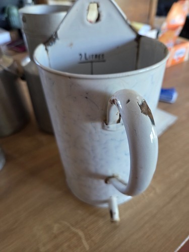 Ancien pot lavement - À,