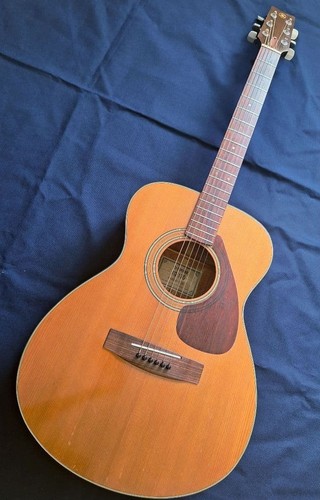 Guitare acoustique vintage