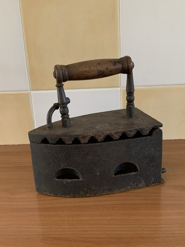 Ancien fer repasser en - ancien, à