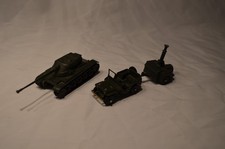 UN CHAR AMX 13 UNE JEEP ET UNE